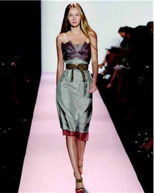 Défilés prêt-à-porter automne-hiver 2008-2009 : Robe bustier de BCBG Max Azria