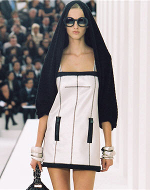 Tendance futuriste : Capuche oversize de Chanel