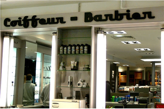 Un barbier coiffeur