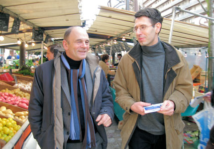 Gérard d'Aboville navigue entre les étals